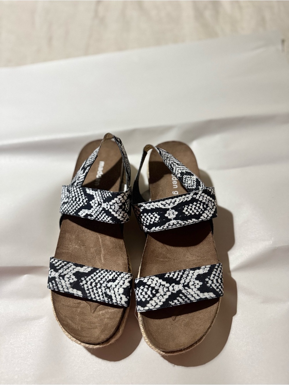 Madden Girl Black & White Snake-Print Comfort Sandals Size US 7 Nwot